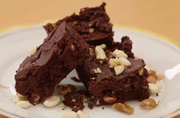 VIDEO: Čokoladne rezine z mešanimi oreščki