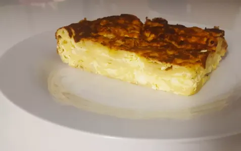 Sirov beljakovinski burek Slika