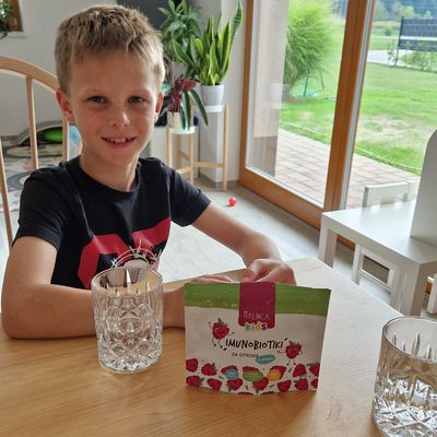 Multivitamini v prahu brez okusa za otroke